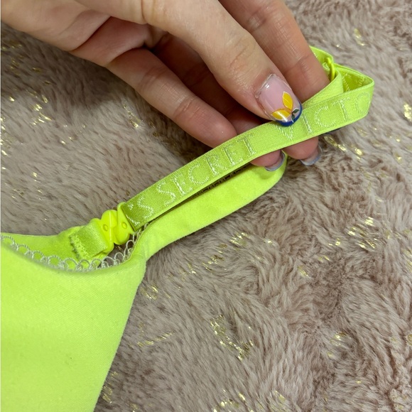 Victoria's Secret Body by Victoria Push Up Bra in neon yellow - Picture 4 of 4